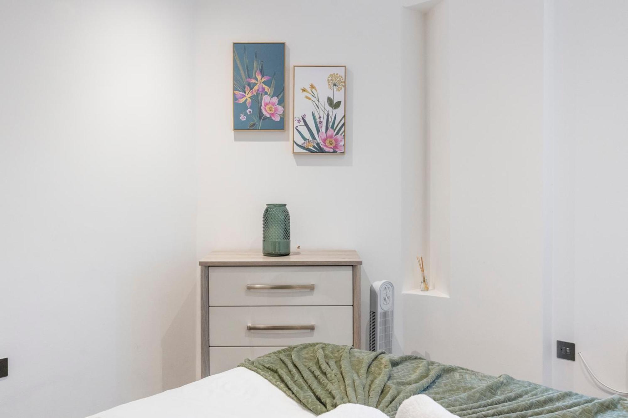 Bright And Spacious Apartment - Excellent Location لندن المظهر الخارجي الصورة