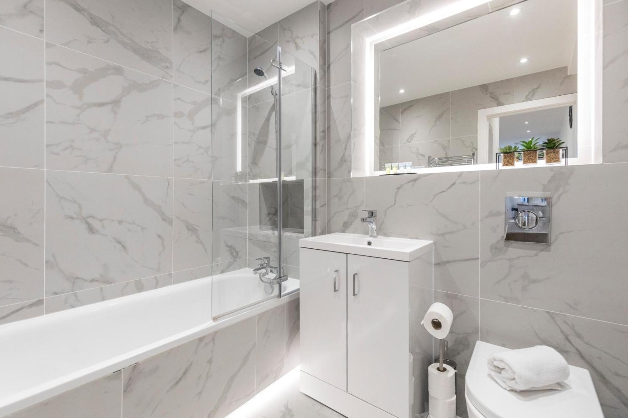 Bright And Spacious Apartment - Excellent Location لندن المظهر الخارجي الصورة
